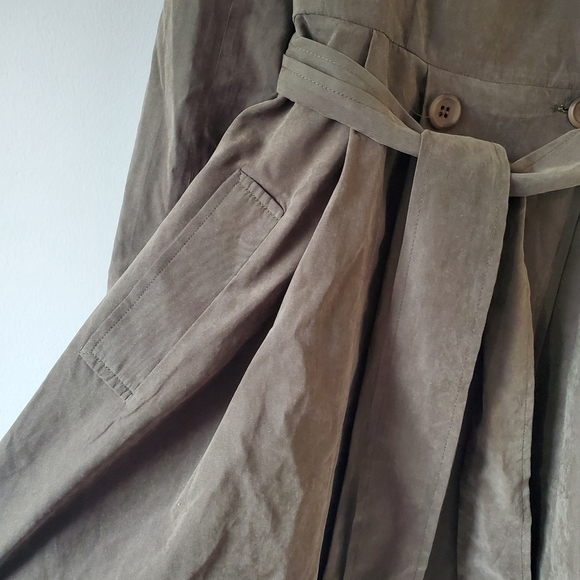 Dress style trench coat - Picture 3 of 9